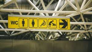 Am Flughafen ist man froh, in nächster Nähe eine Toilette aufzufinden - doch Vorsicht: Hier tummeln sich Keime.
