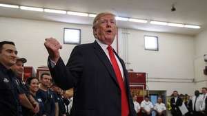 Donald Trump besucht Feuerwehr