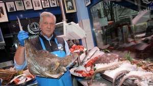 Die Viktualienmarkt-Sanierung macht den Händlern zu schaffen. Klaus Witte (58) von Fisch-Witte fürchtet um seine Existenz.