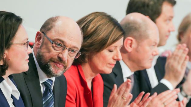 Die SPD-Spitze um Martin Schulz auf dem Parteitag.
