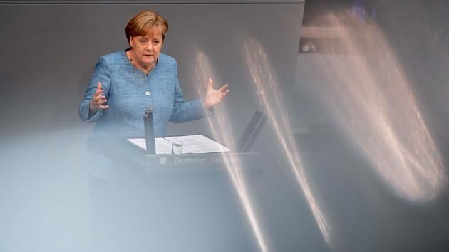 Angela Merkel wurde bei der Haushaltsdebatte scharf kritisiert, verteidigte jedoch vehement ihren Haushaltsetat.