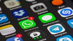 WhatsApp auf dem Firmenhandy - mit dem DSGVO könnte das ein Problem werden.